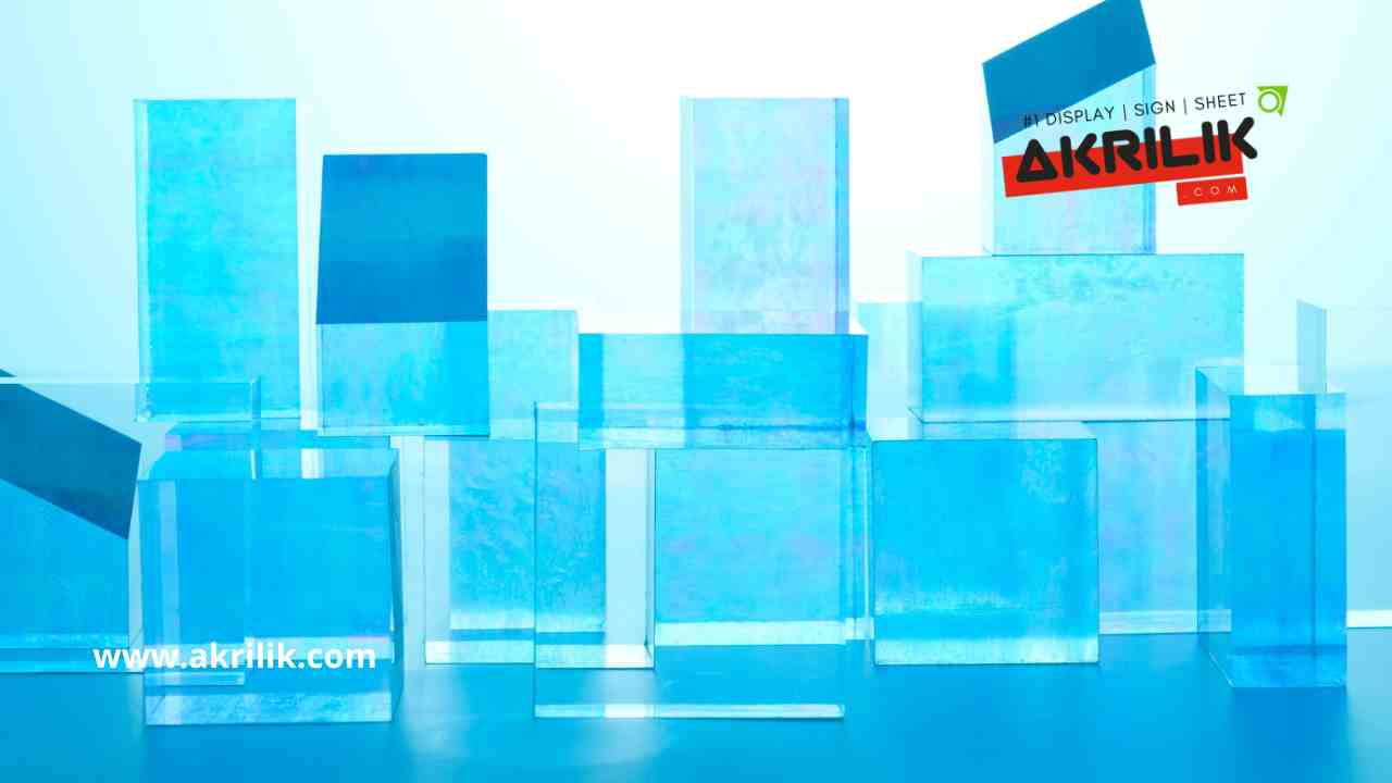 pesan akrilik